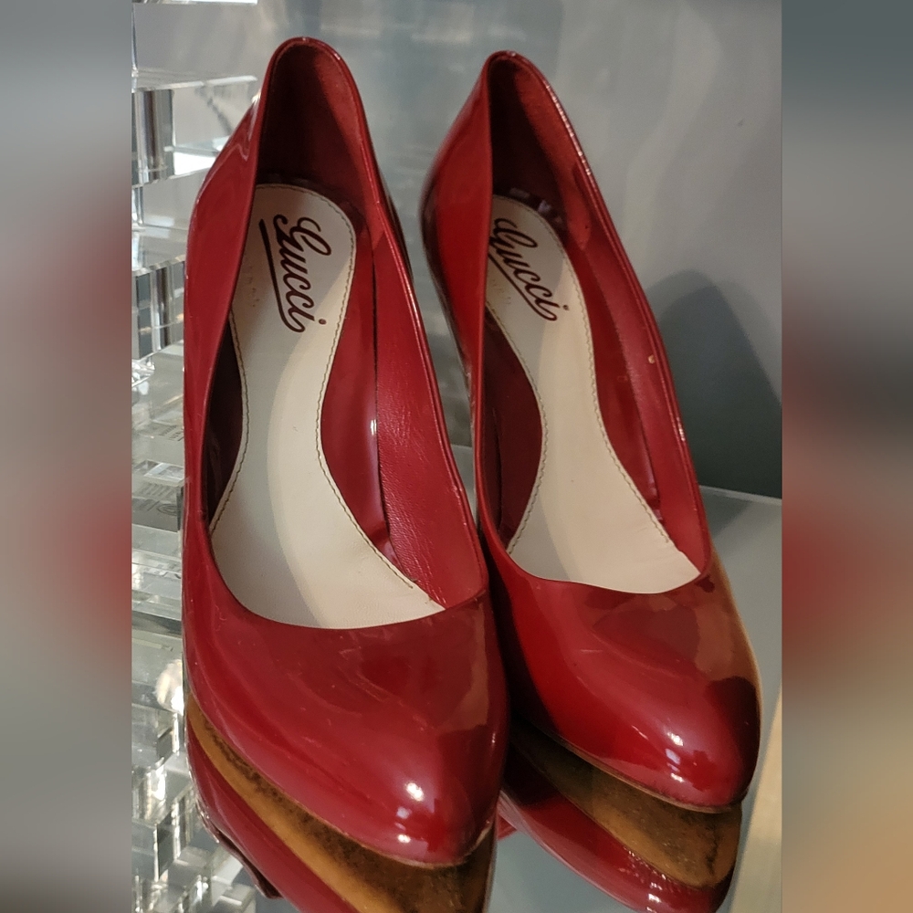 Authentic Gucci Women's Red Pumps